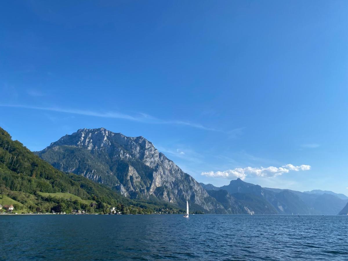 Ferienhaeuschen Am Traunsee Mit Tretboot Zur Freien Nutzung Am Badeplatz Altmünster Dış mekan fotoğraf